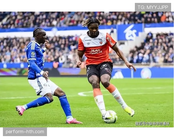 里昂防守数据亮眼,稳固后防成争抢联赛高位关键 里昂防守数据亮眼,稳固后防成争抢联赛高位关键